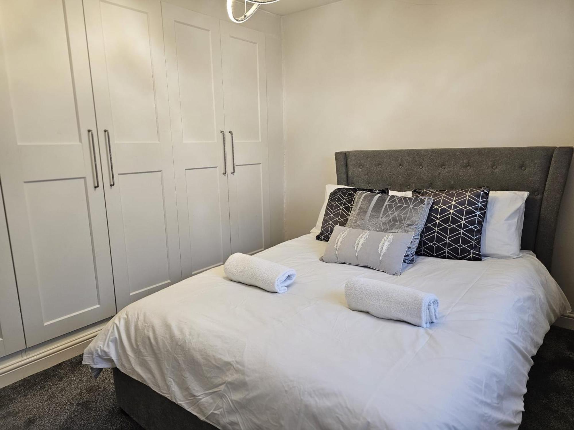 Modern 3 Bedroom Property With Free Driveway Parking By Shire Stays Shrewsbury Exterior photo